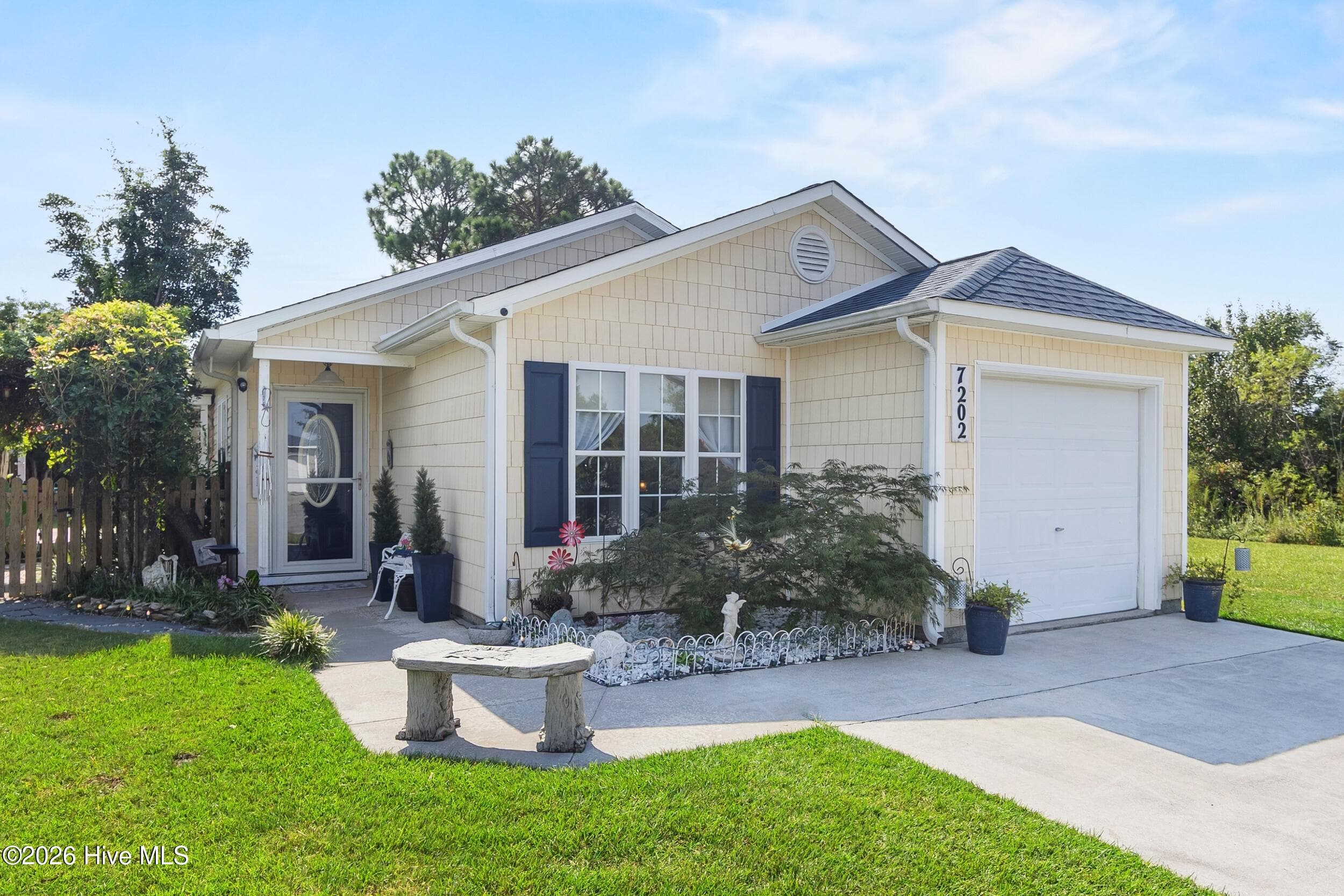 Single Family Residence at 7202 Konlack Court, Wilmington, NC 28411, photo 3 of 29