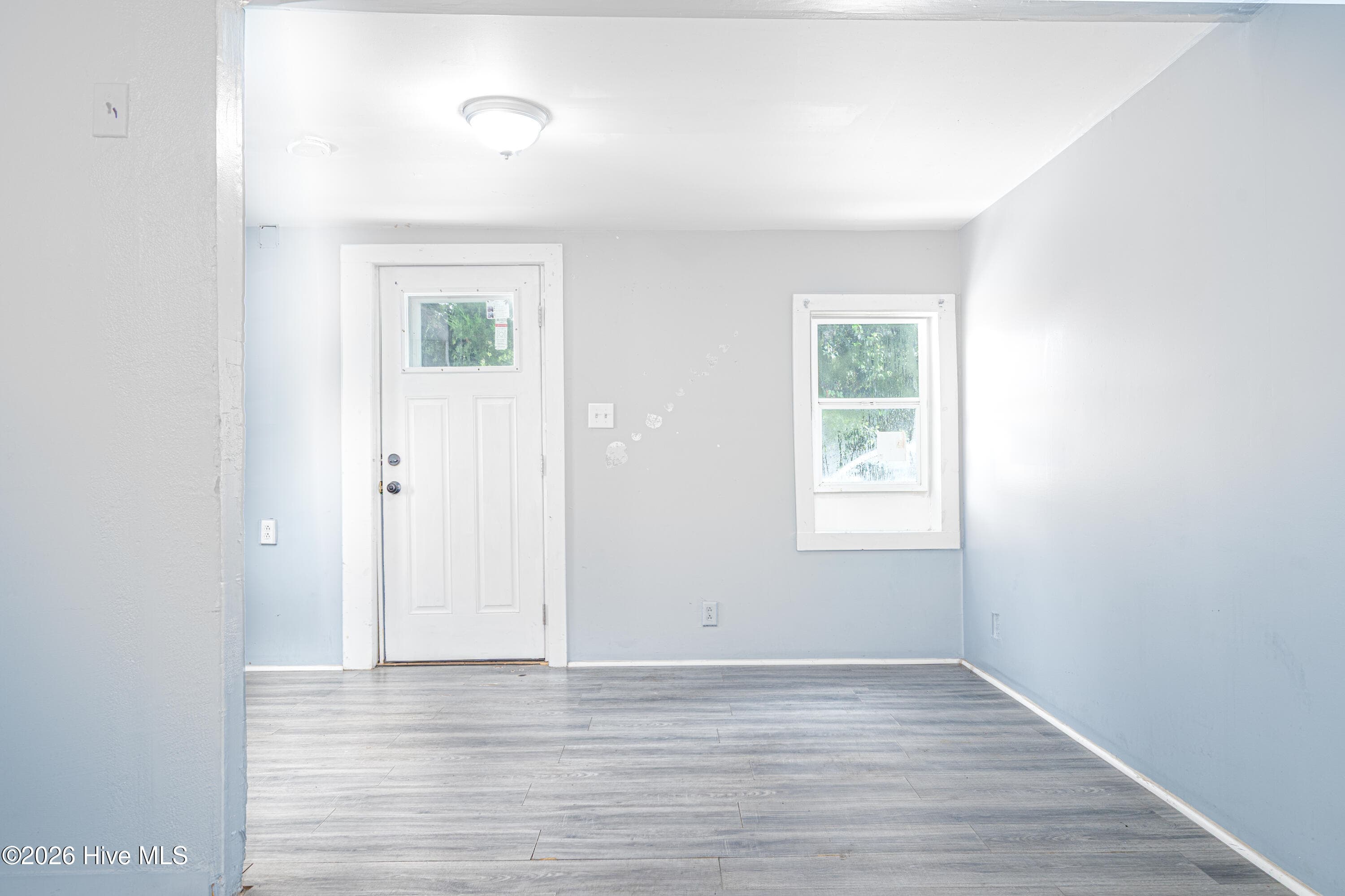 Single Family Residence at 1211 Bay Street, New Bern, NC 28560, photo 3 of 8