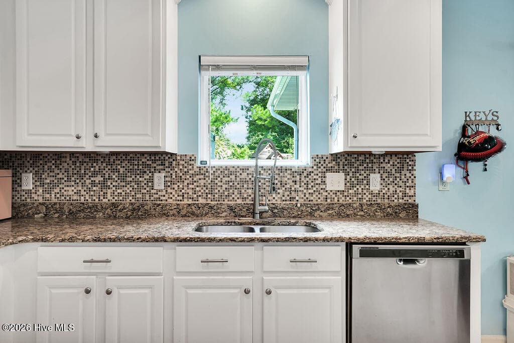 Single Family Residence at 5010 Portside Drive, Southport, NC 28461, photo 16 of 61