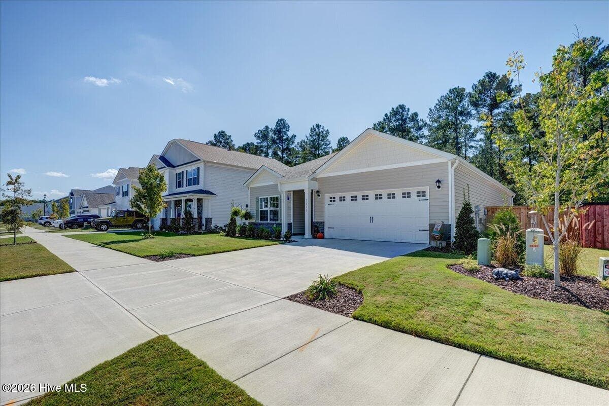 Single Family Residence at 2010 Montford Drive, New Bern, NC 28562, photo 5 of 53
