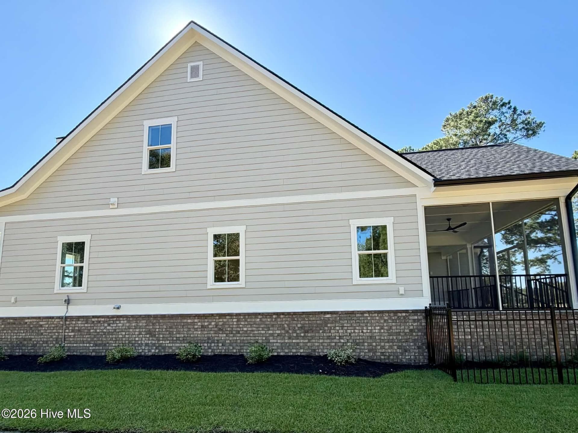 Right side view showcasing screen porch. - 550 Glenburnie Street NW, Calabash, NC 28467