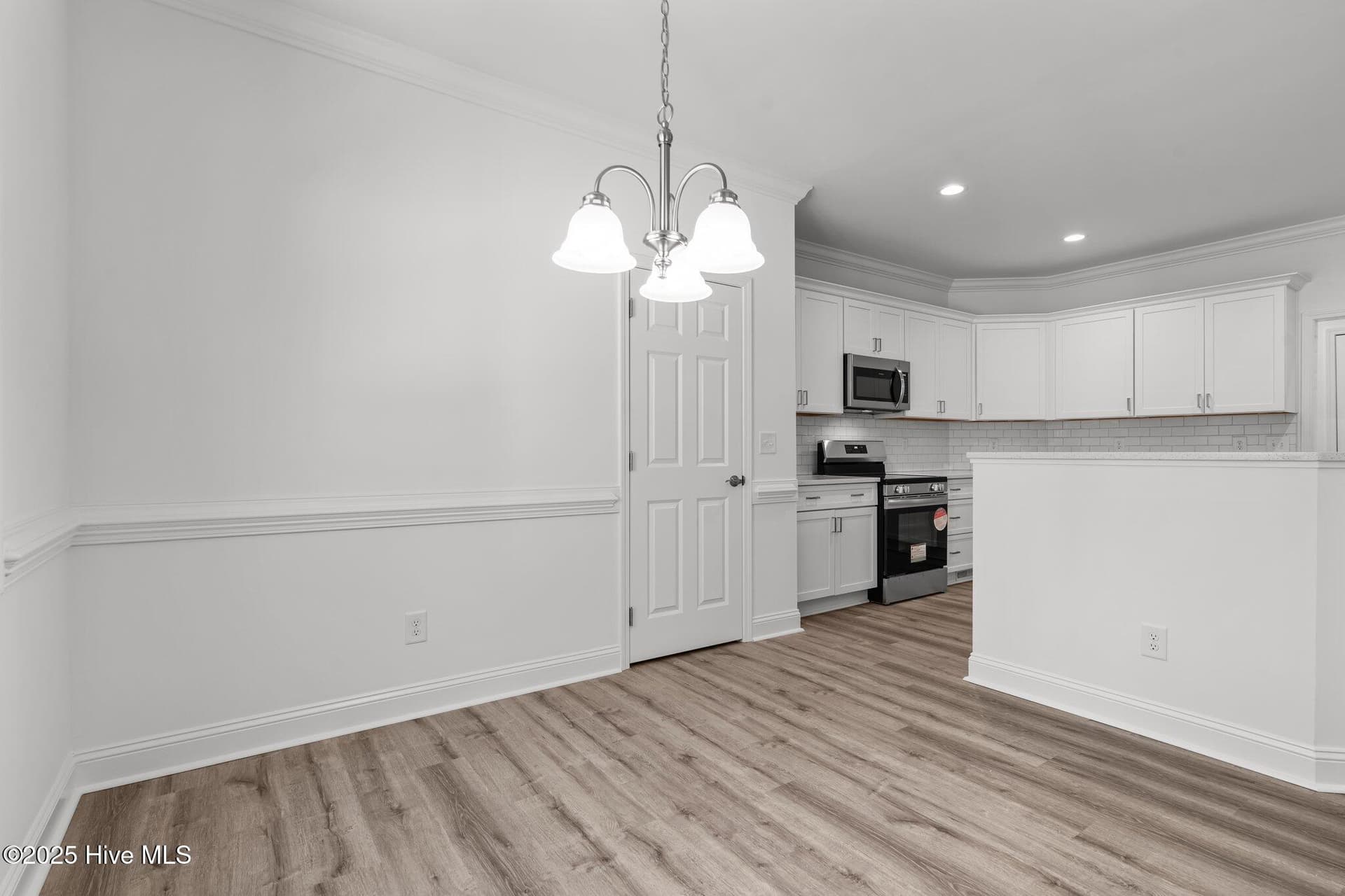 Breakfast nook - 225 Lakeway Drive, West End, NC 27376