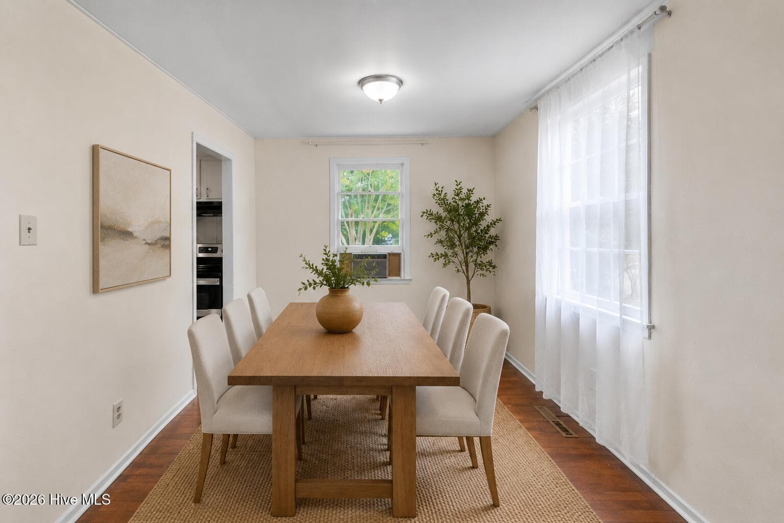 staged dining room - 530 Oak Lane, Jacksonville, NC 28540