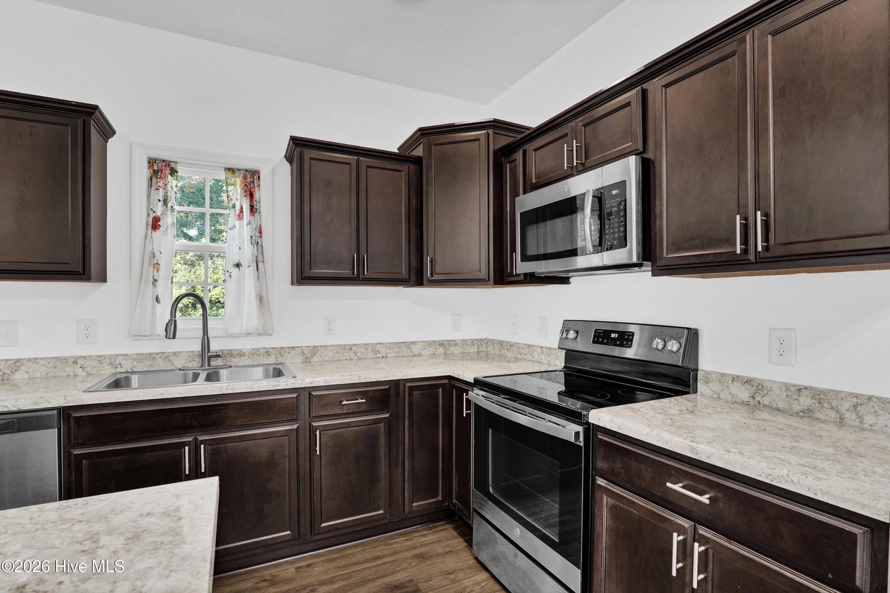 Single Family Residence at 512 Everett Glades, Sneads Ferry, NC 28460, photo 29 of 68