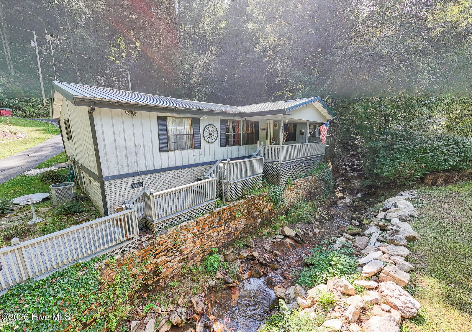 Manufactured Home at 447 Anderson Creek, Robbinsville, NC 28771, photo 4 of 98