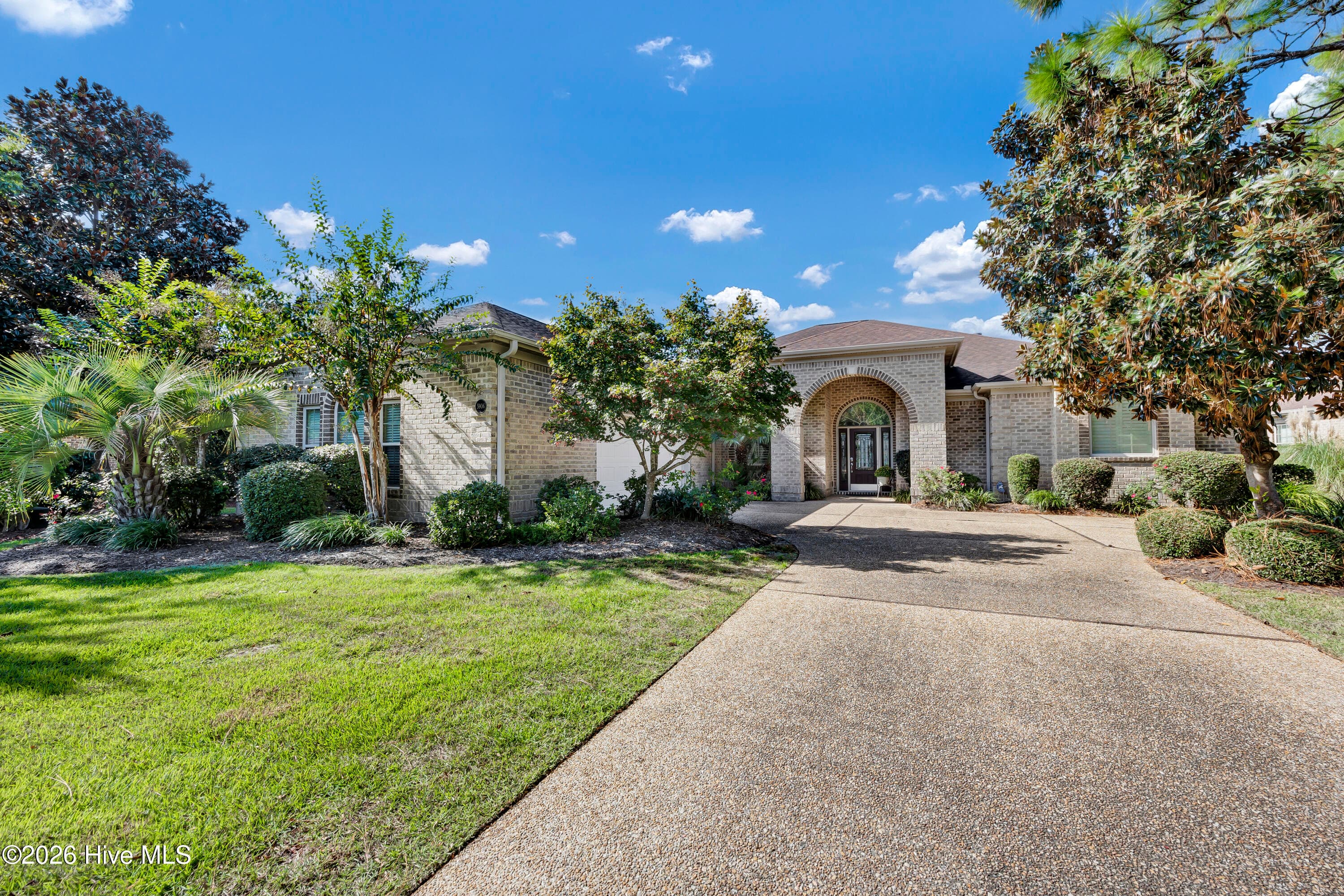 Single Family Residence at 5906 White Heron Road, Wilmington, NC 28412, photo 2 of 40