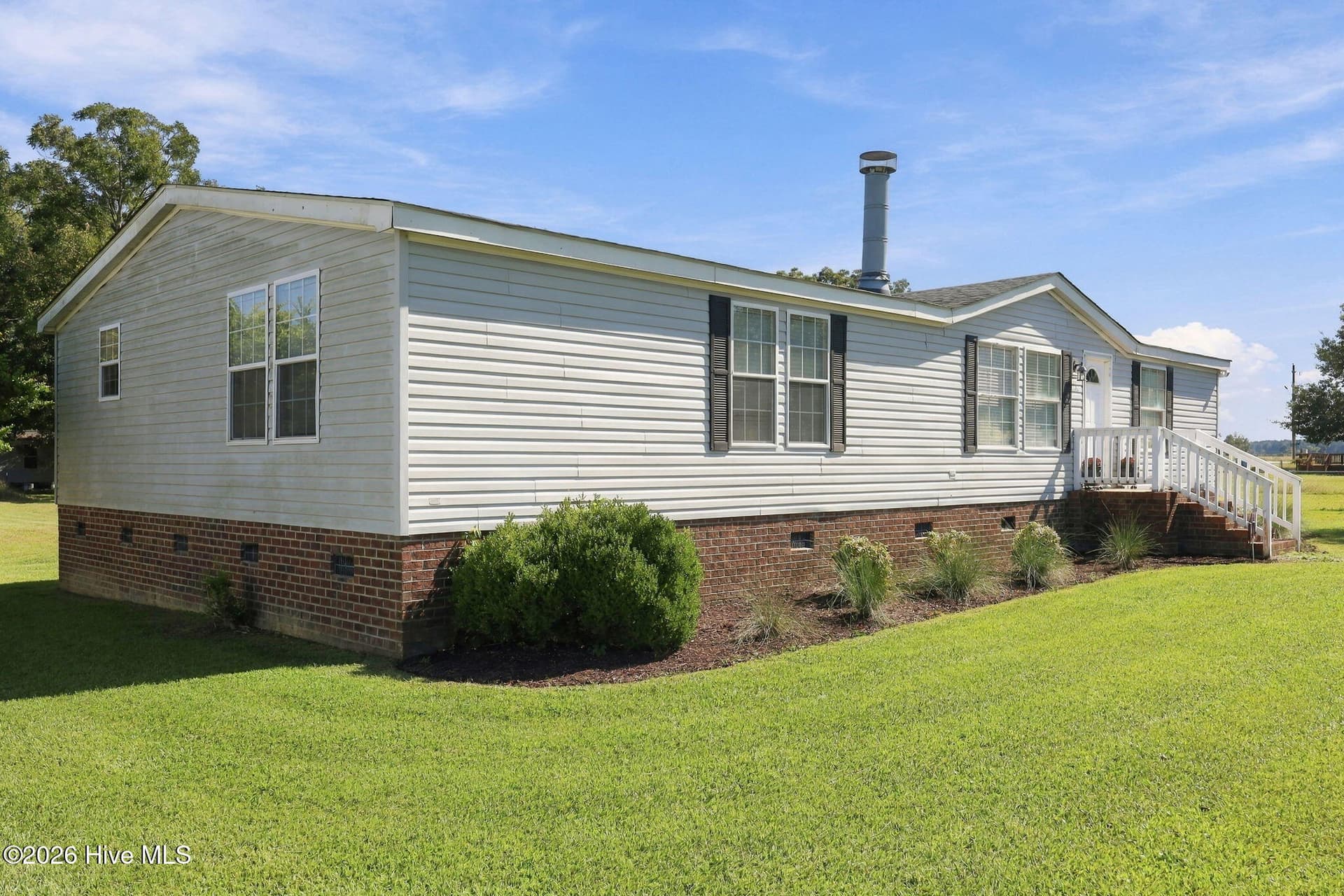 Manufactured Home at 102 Wildcat Court, Richlands, NC 28574, photo 7 of 55