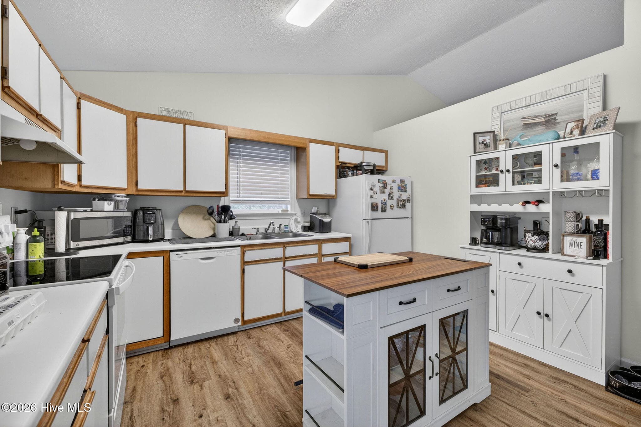 Single Family Residence at 400 Beasley Road, Wilmington, NC 28409, photo 7 of 21