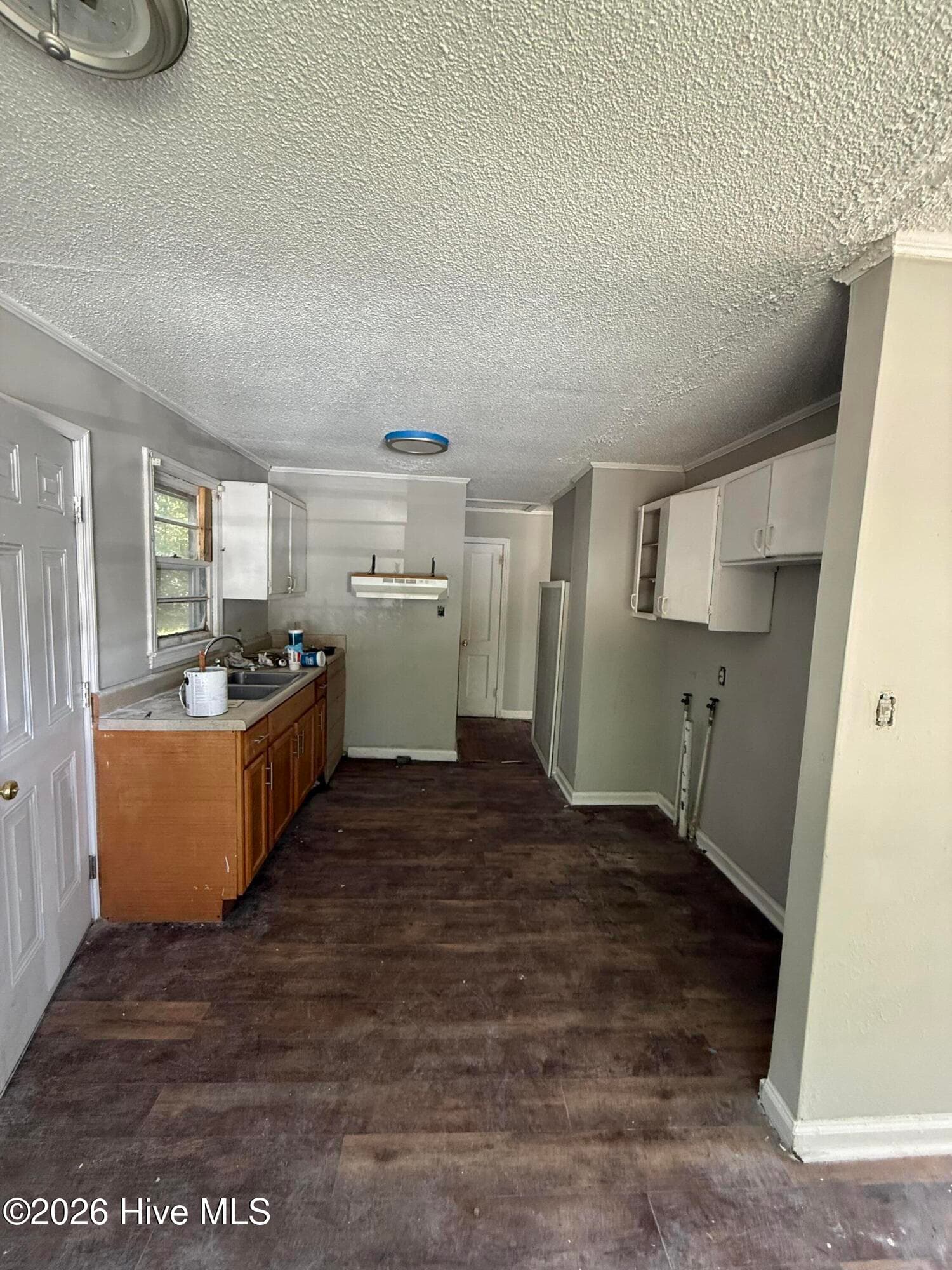 Single Family Residence at 800 Dixon Street, Kinston, NC 28501, photo 2 of 6