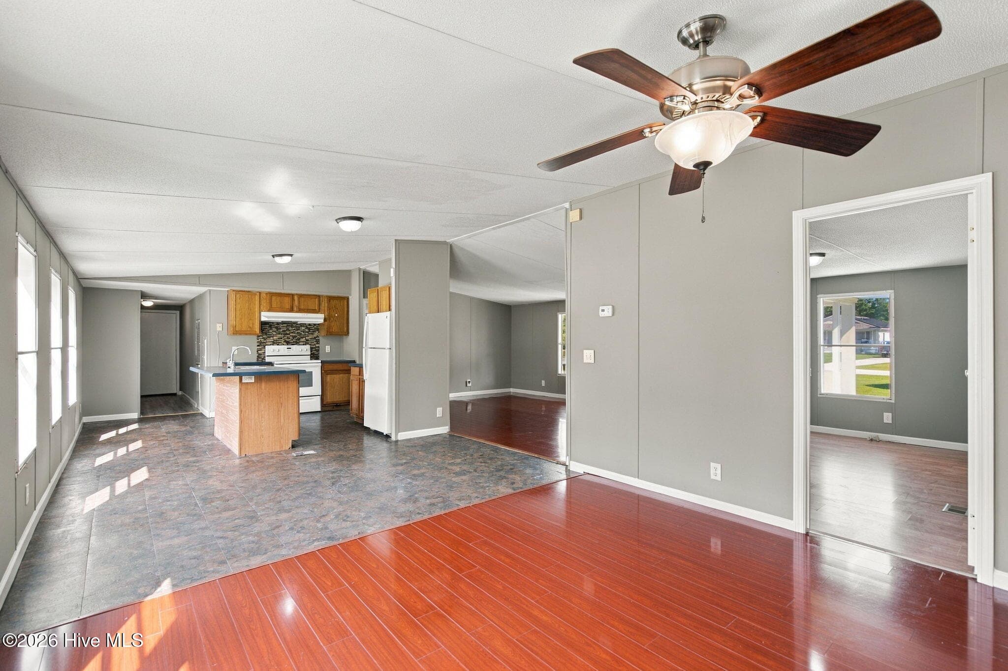 Manufactured Home at 185 New Hope Lane SE, Leland, NC 28451, photo 13 of 49