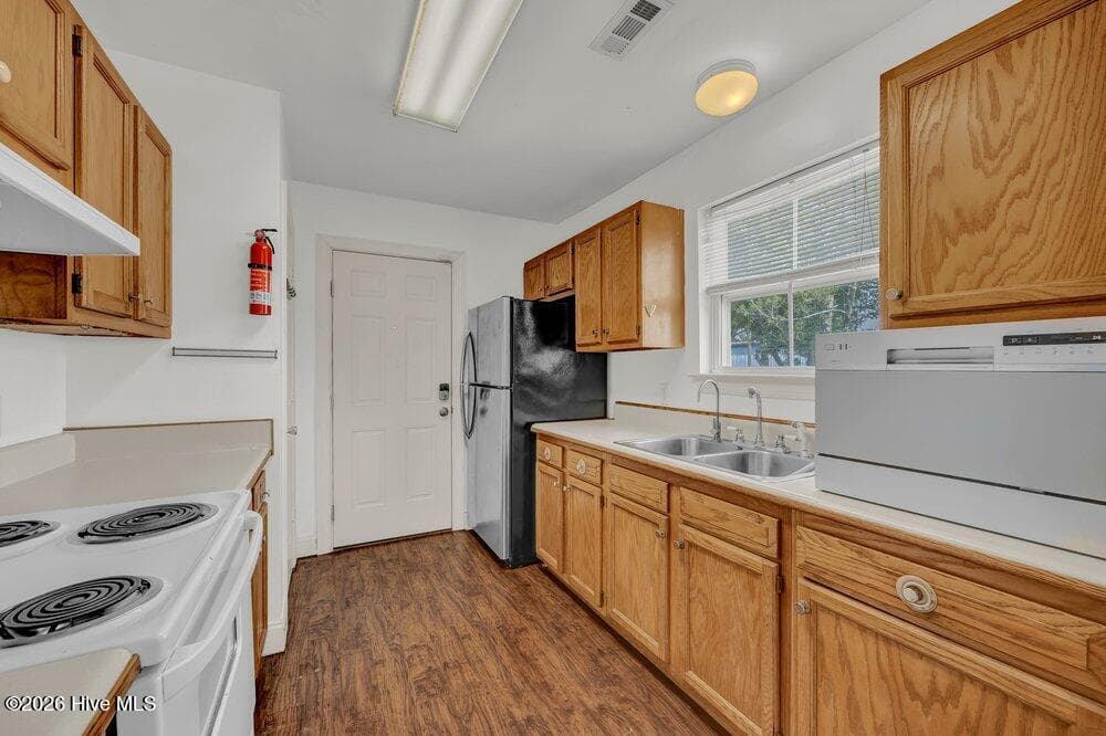 Single Family Residence at 100 S 11th Street, Wilmington, NC 28401, photo 13 of 24