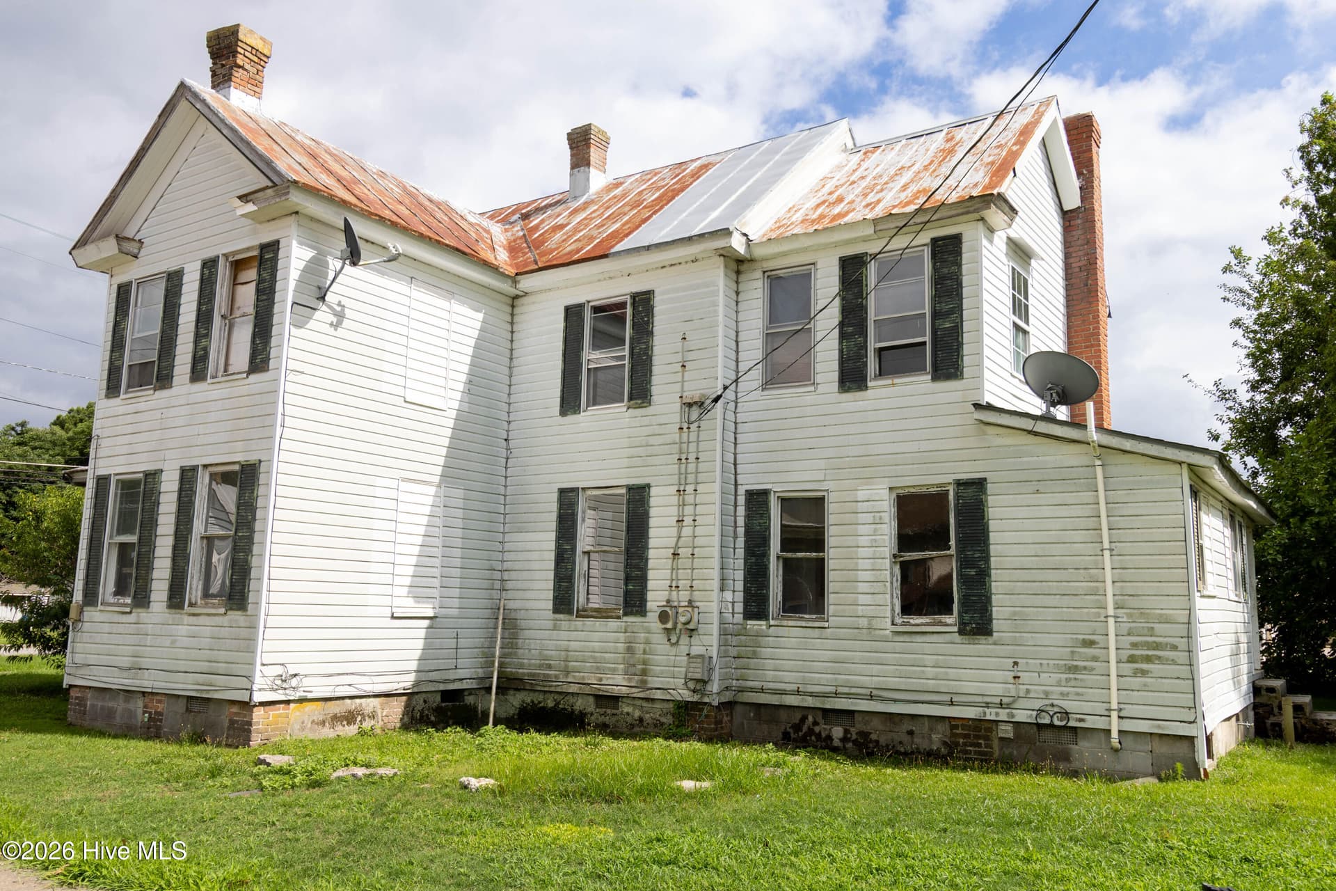 Single Family Residence at 313 N Oakum Street, Edenton, NC 27932, photo 4 of 21