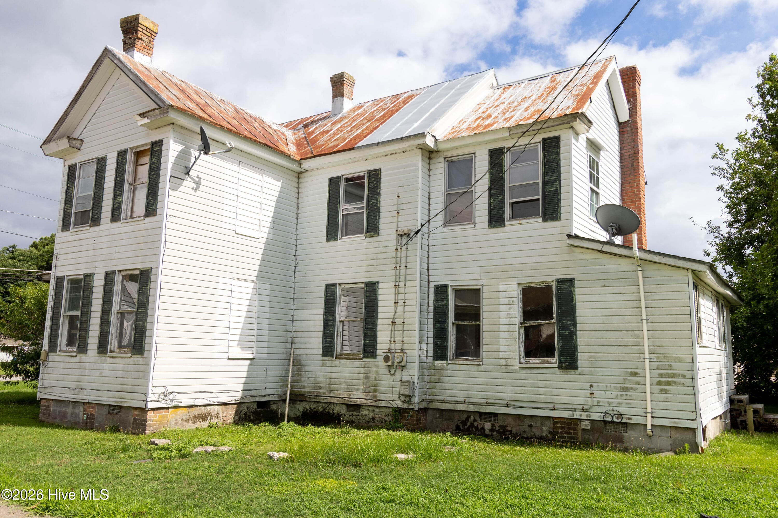 Single Family Residence at 313 N Oakum Street, Edenton, NC 27932, photo 4 of 21