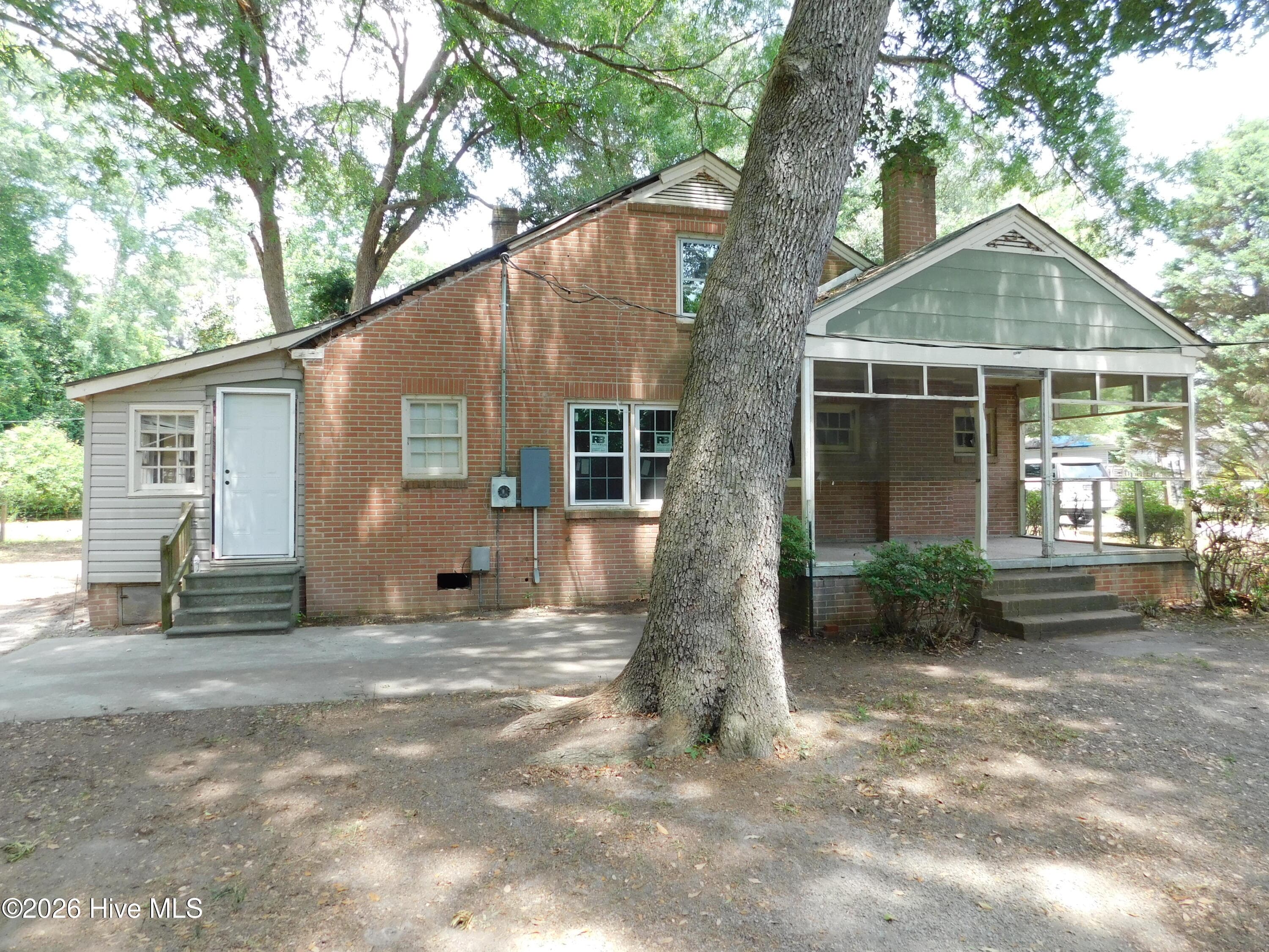 Single Family Residence at 7 First Street, Laurinburg, NC 28352, photo 2 of 20