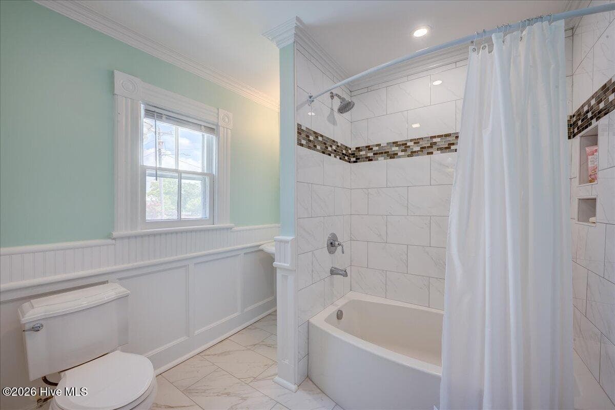 2nd floor guest bath - 405 Hancock Street, New Bern, NC 28560