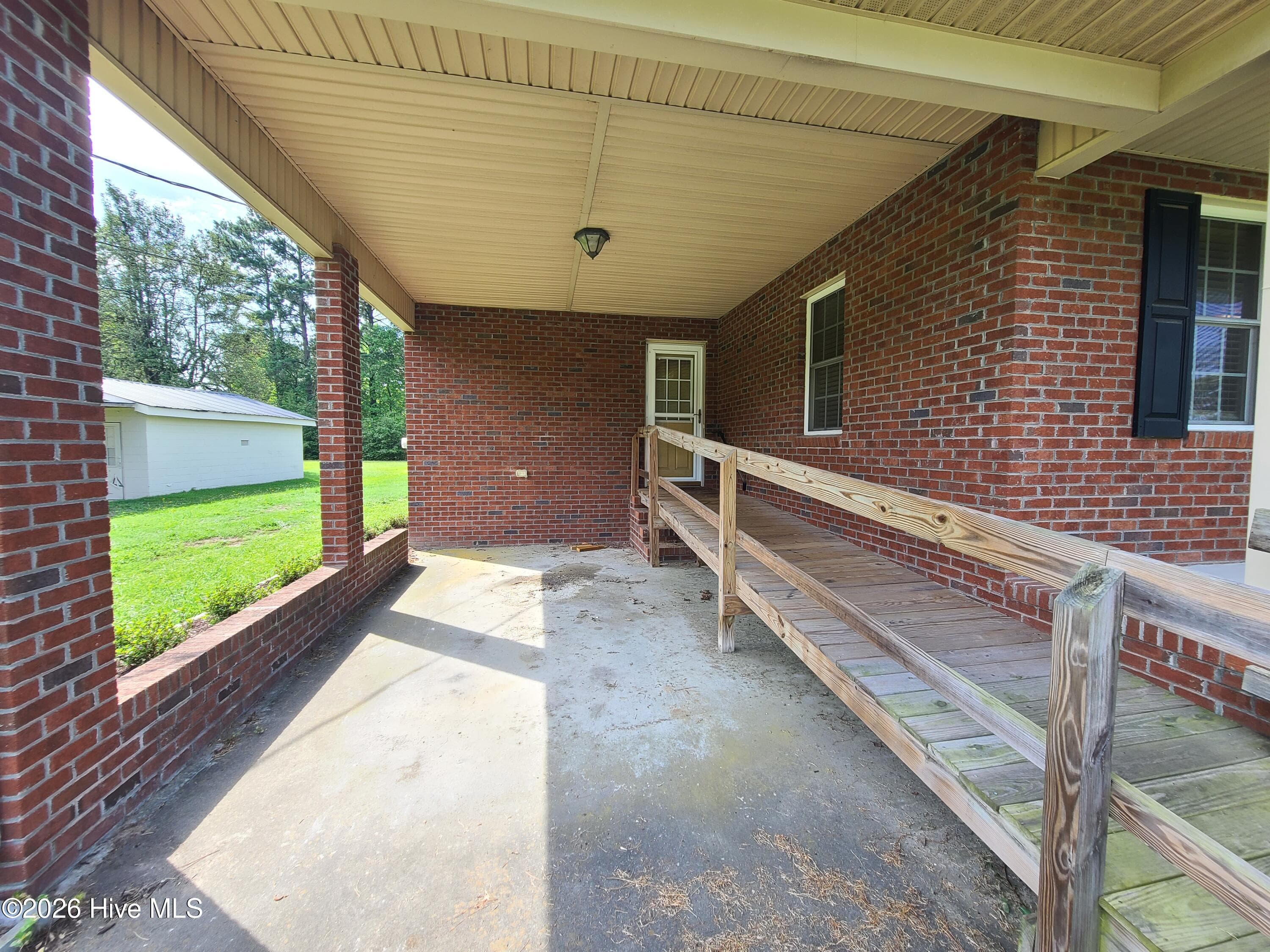 Carport - 569 Central Avenue, Kinston, NC 28504