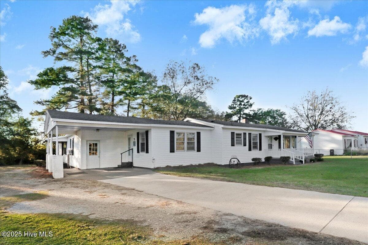 Single Family Residence at 270 Orange Street, Kinston, NC 28504, photo 2 of 32