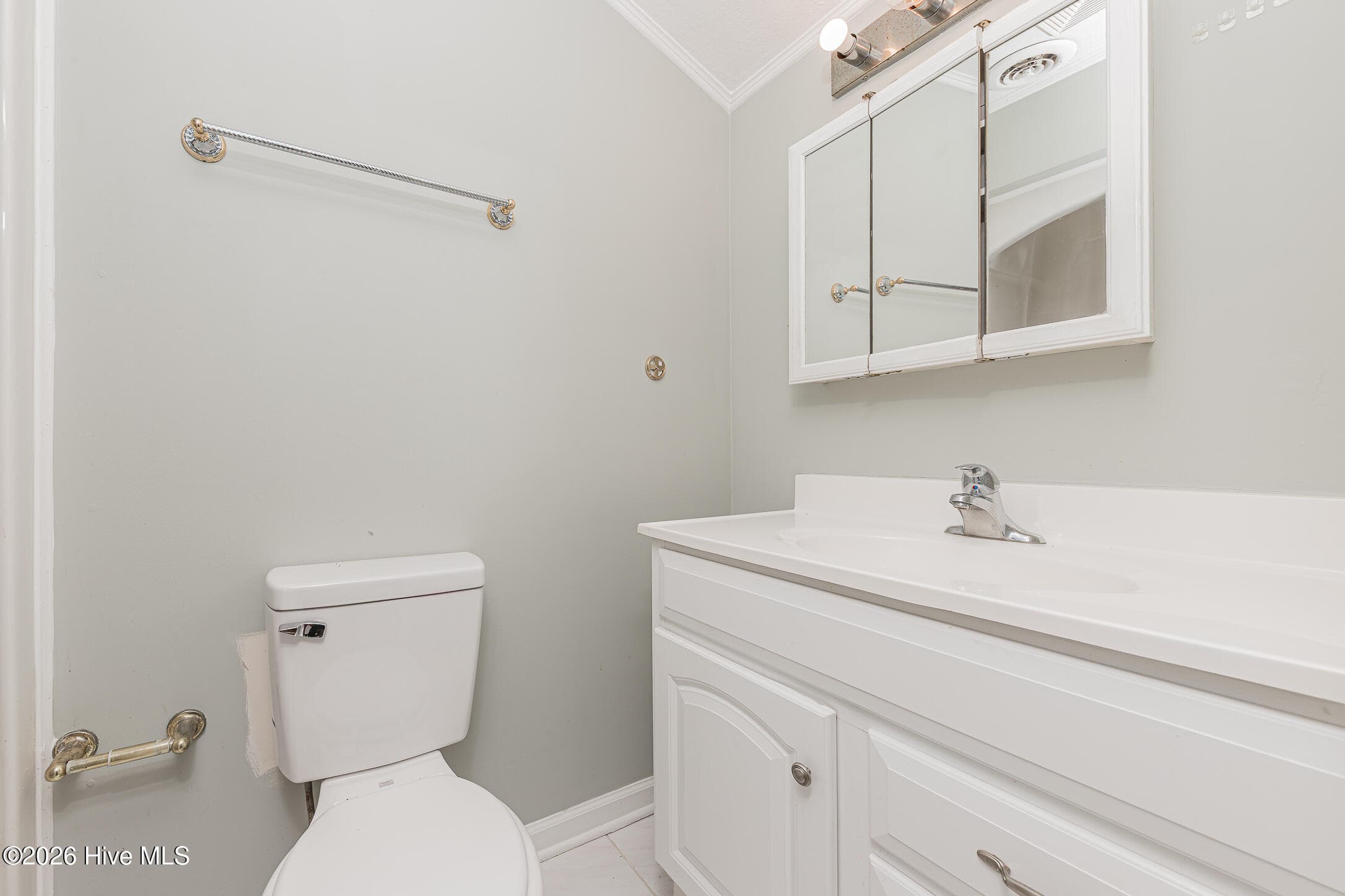 Townhouse at 97 Quarterdeck, New Bern, NC 28562, photo 15 of 71