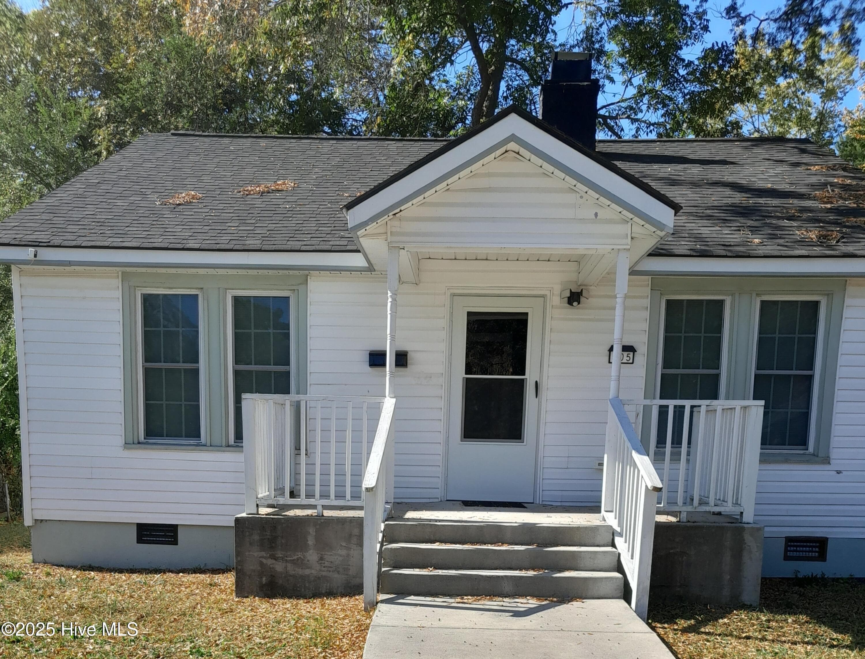 Single Family Residence at 505 S Leslie Street, Goldsboro, NC 27530, photo 2 of 26