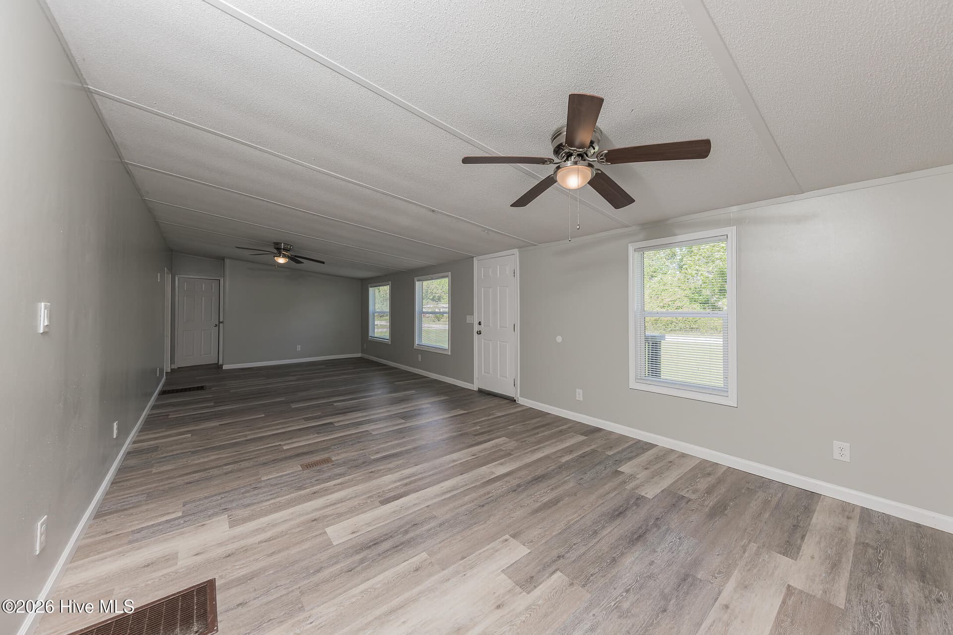 Manufactured Home at 122 Woodbrook Drive, Midway Park, NC 28544, photo 7 of 47