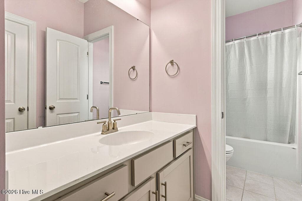 Jack N Jilll bath between bedroom # 3 & # 4 - 2019 Tarpon Trail, New Bern, NC 28562