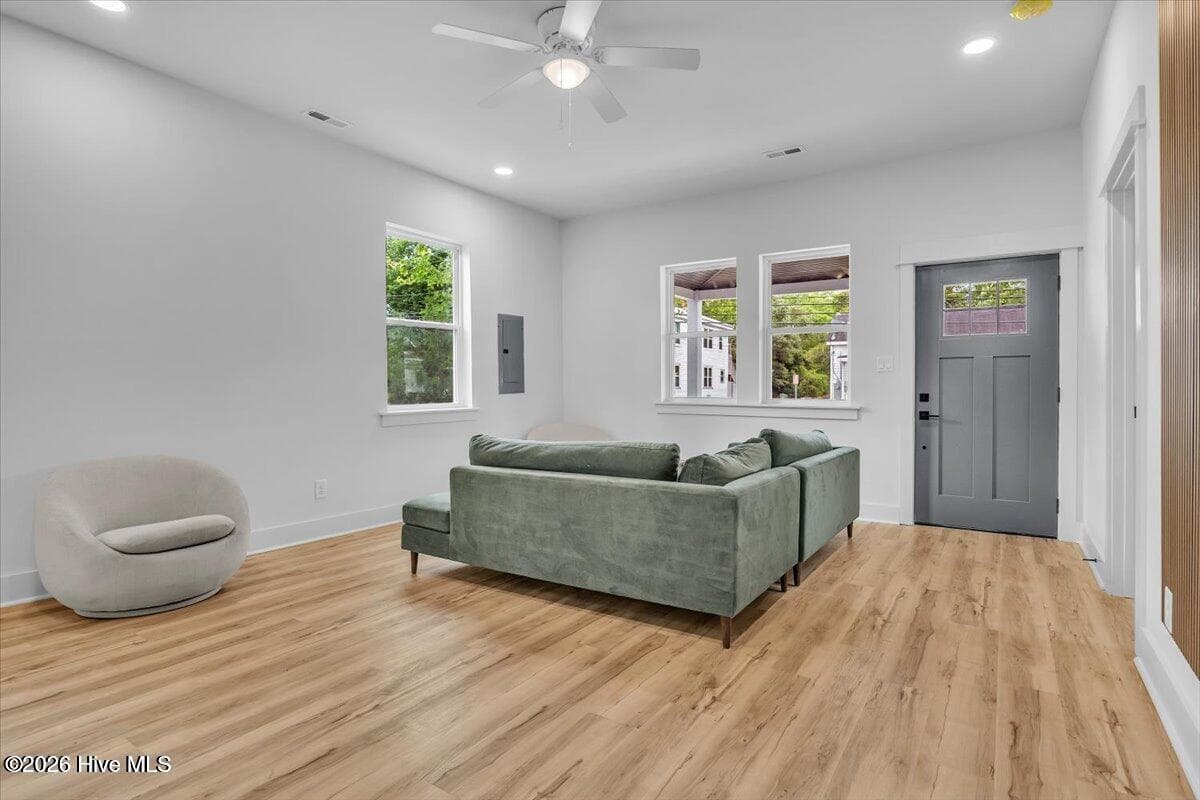 Single Family Residence at 1109 Dock Street, Wilmington, NC 28401, photo 5 of 24