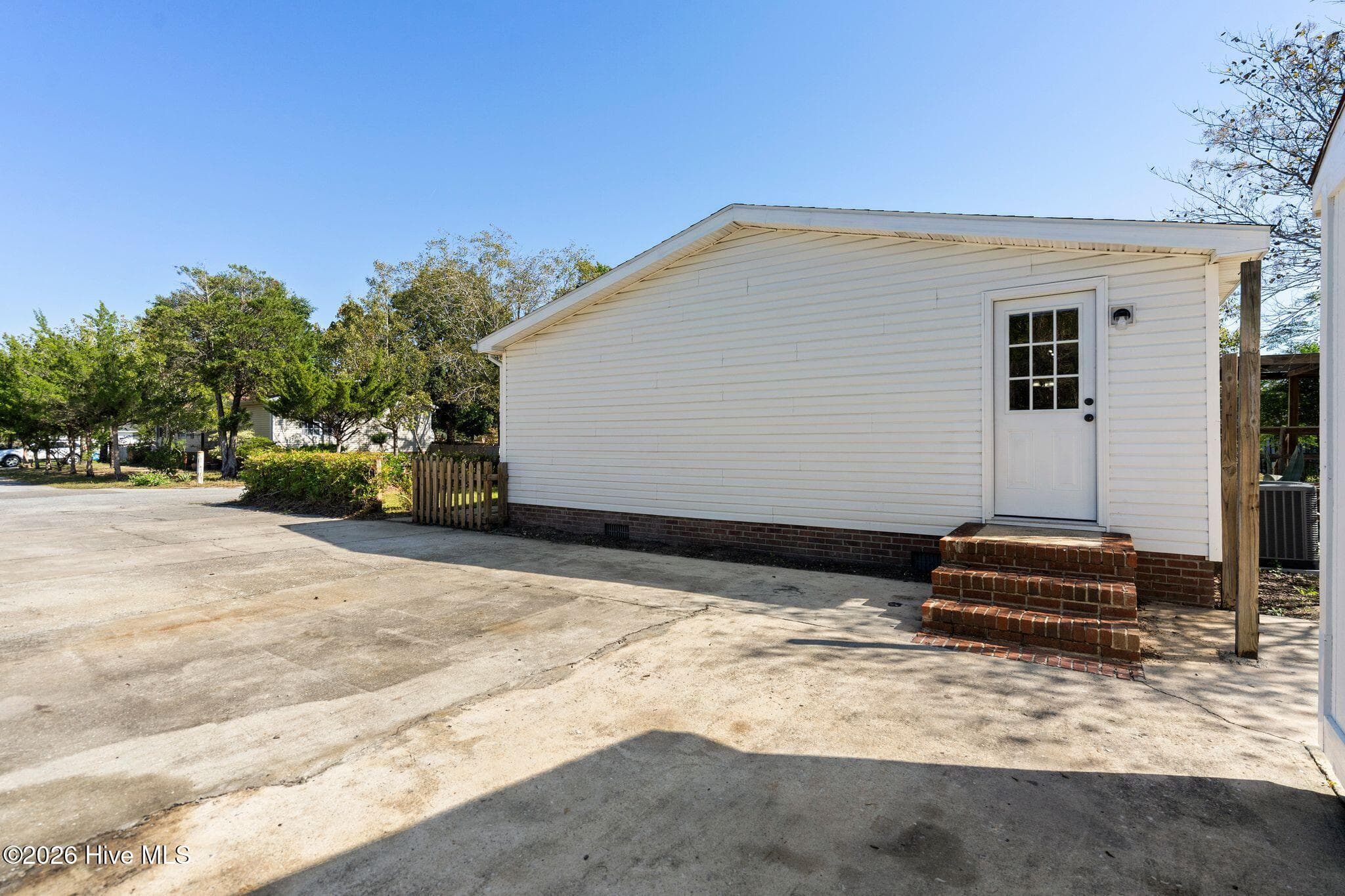 Manufactured Home at 6140 Carolina Beach Road Trlr 28, Wilmington, NC 28412, photo 4 of 54