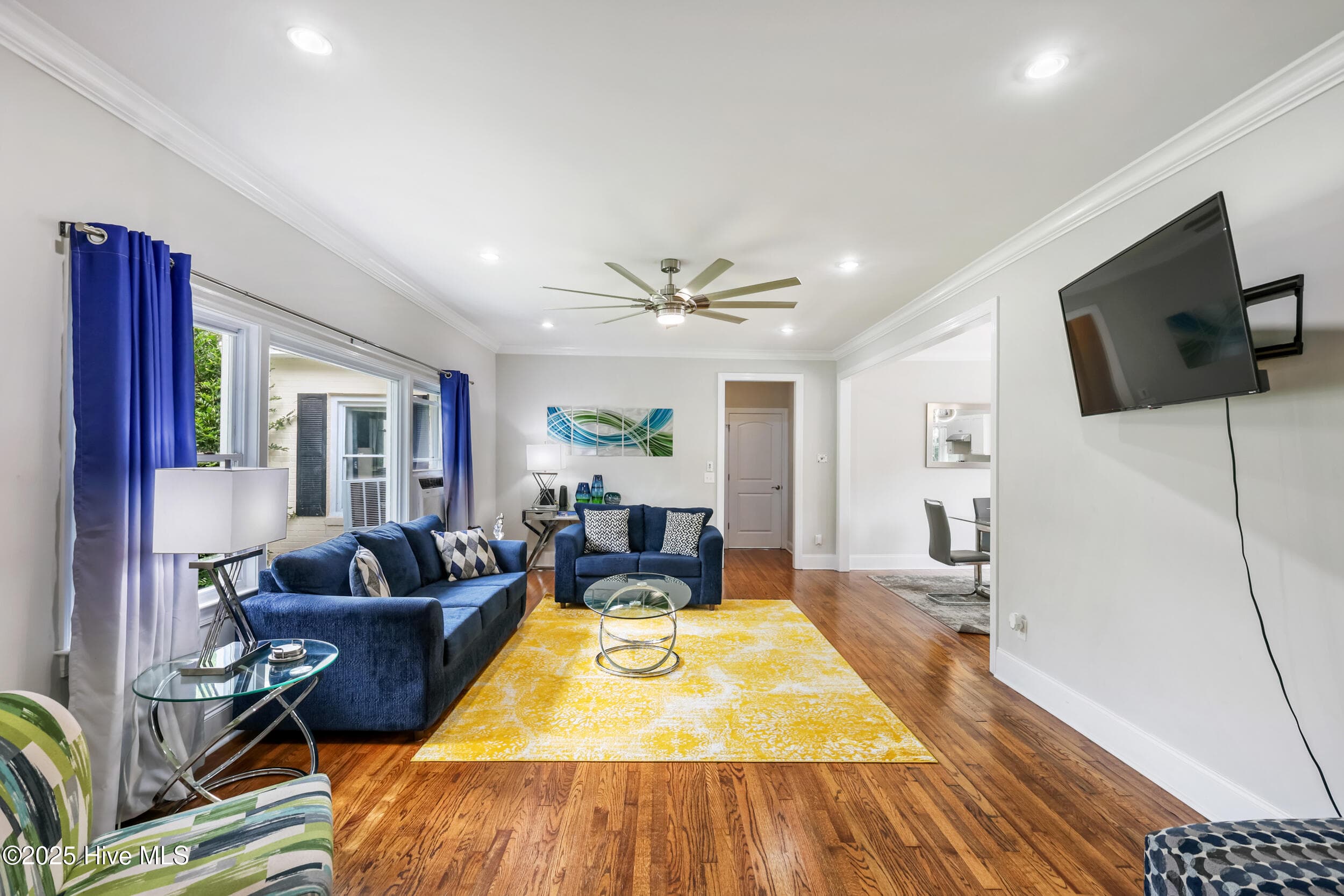 Single Family Residence at 827 Colonial Drive, Wilmington, NC 28403, photo 6 of 27