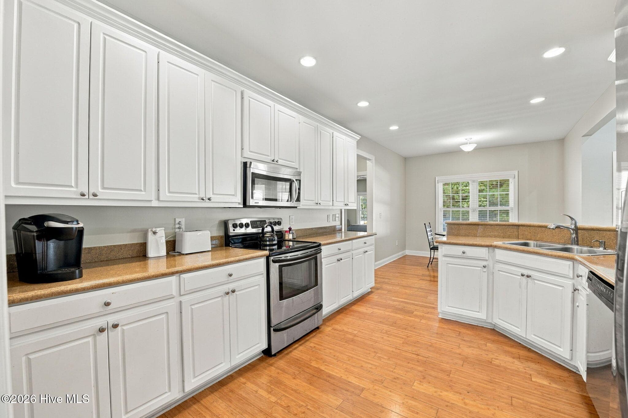 Single Family Residence at 124 Mom Lane, New Bern, NC 28562, photo 11 of 46
