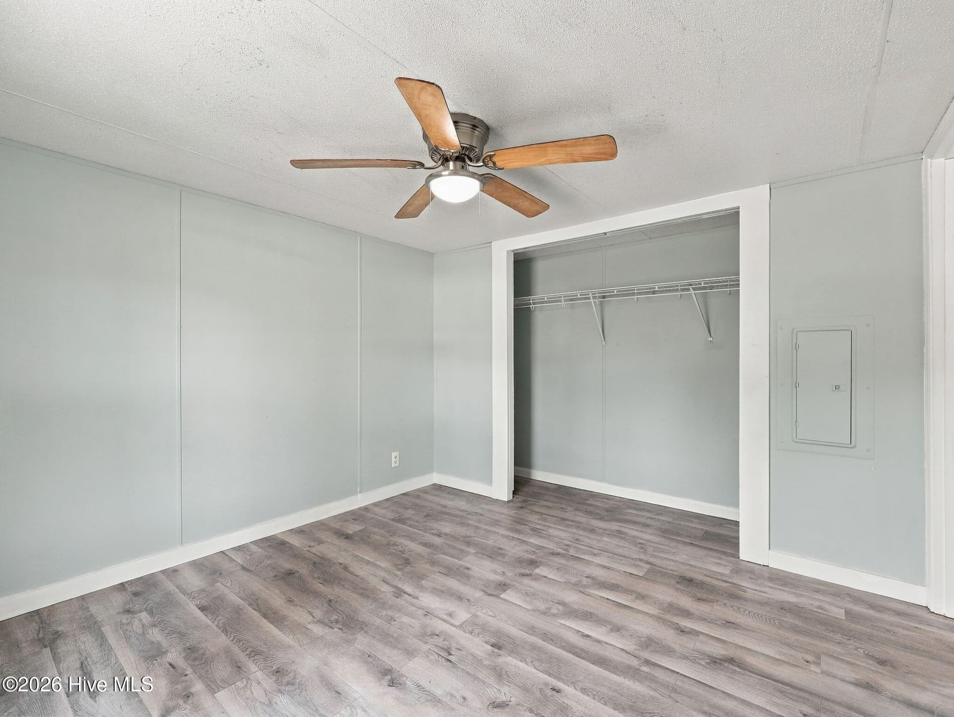 Manufactured Home at 322 N Winchester Lane, Hubert, NC 28539, photo 43 of 65