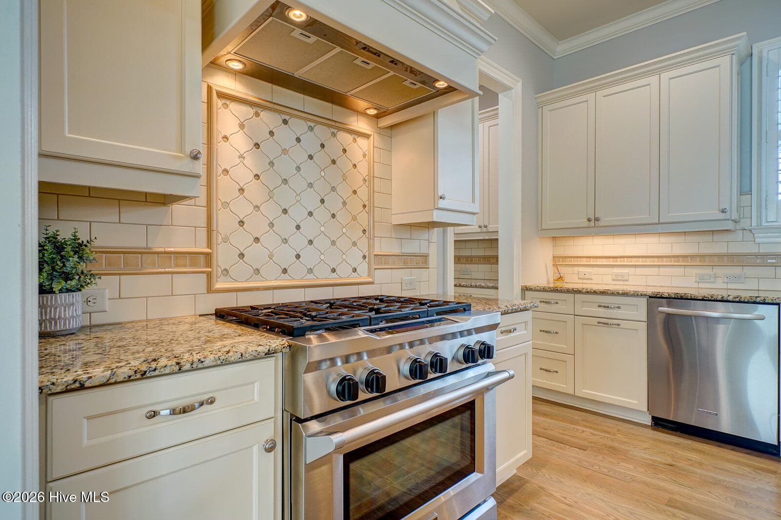 Gas Range/Oven - 5206 Old Garden Road, Wilmington, NC 28403