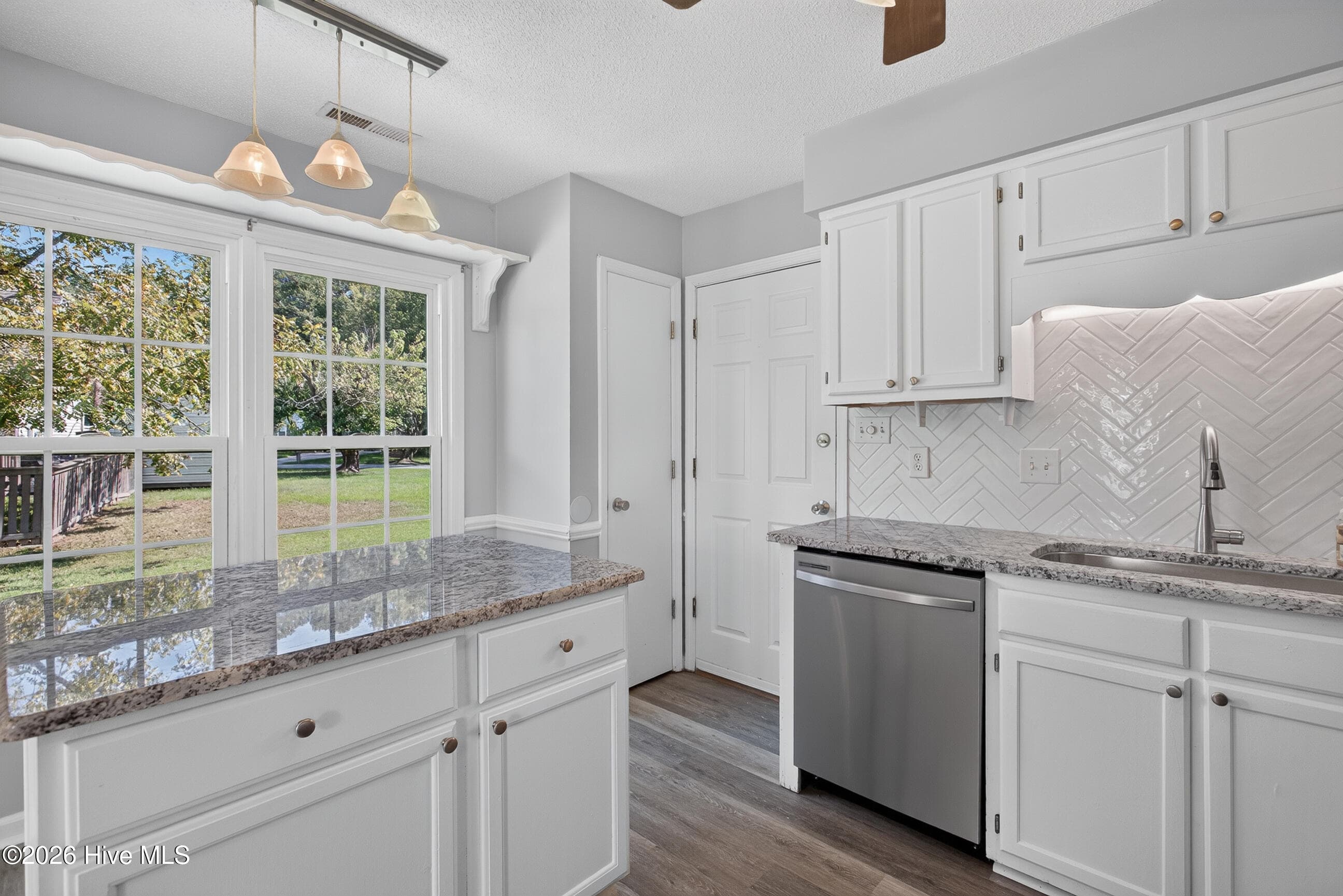 Single Family Residence at 811 Gadwell Loop, Jacksonville, NC 28540, photo 2 of 3