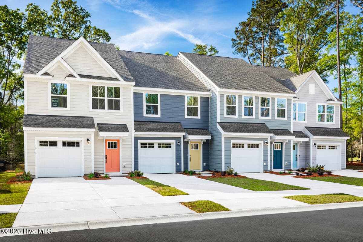 Townhouse at 3254 Edgehill Drive, Navassa, NC 28451, photo 2 of 18