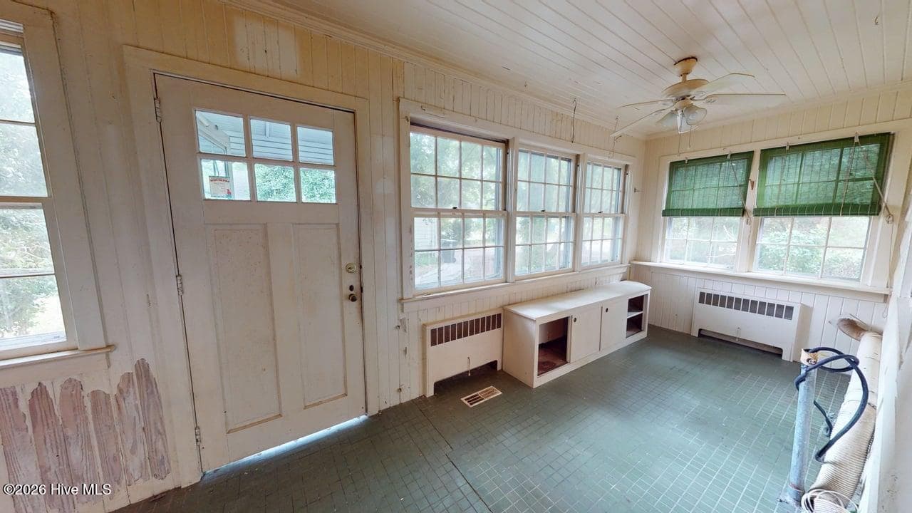 Single Family Residence at 808 W South Street W, Ahoskie, NC 27910, photo 16 of 50