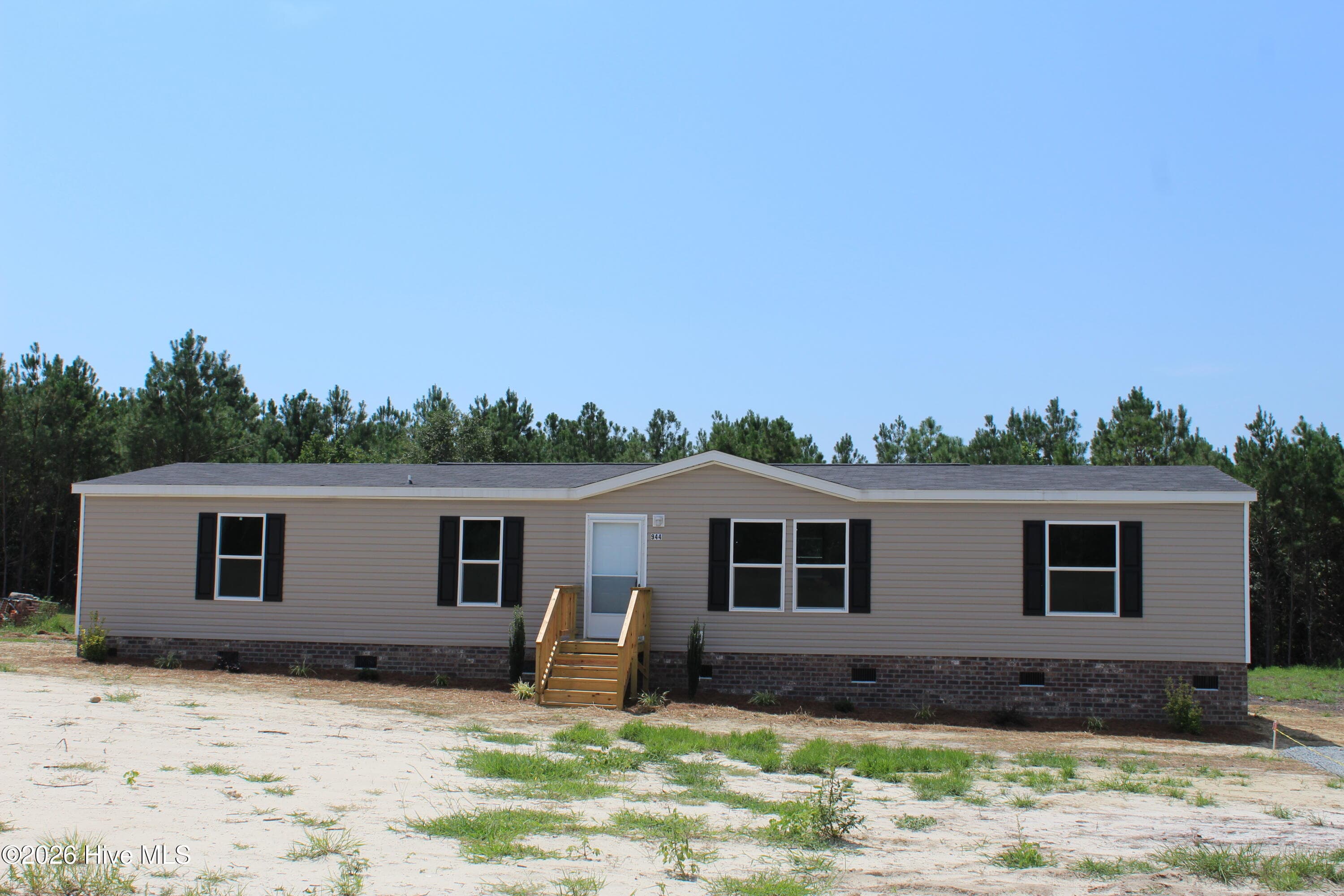 Manufactured Home at 944 Blind Bridge Road, Magnolia, NC 28453, photo 13 of 17