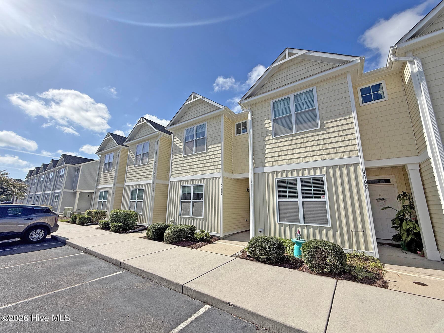 Townhouse at 4312 Eleuthera Lane, Wilmington, NC 28412, photo 3 of 40