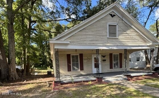 Single Family Residence at 411 Raleigh Road Parkway N, Wilson, NC 27893, photo 2 of 17