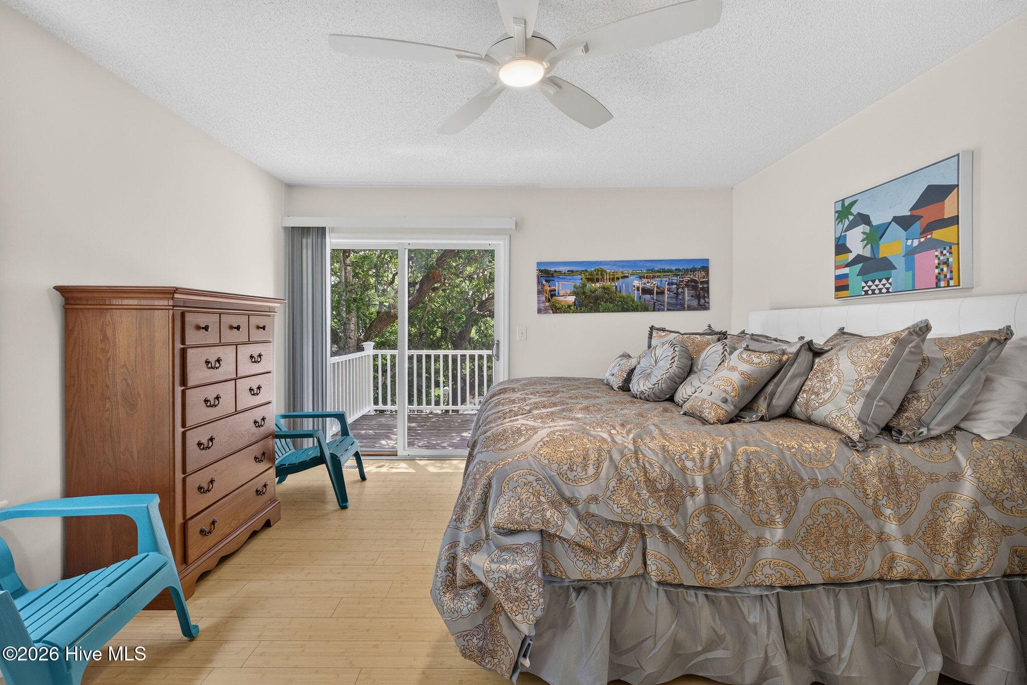 Single Family Residence at 21 S Oak Drive, Surf City, NC 28445, photo 16 of 46