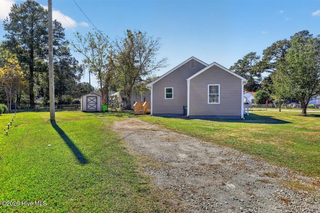 Drive/Parking area on the left - 830 Clark Avenue, New Bern, NC 28560