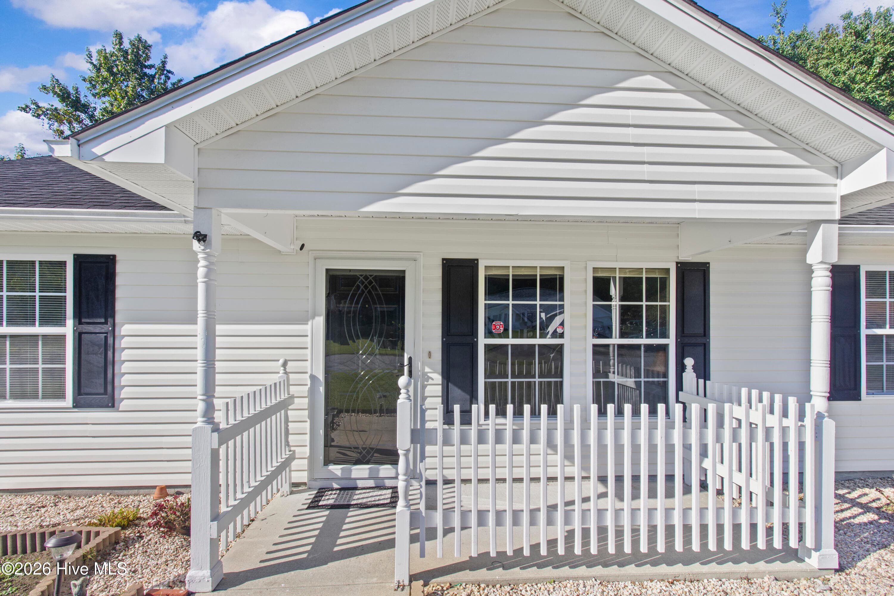 Single Family Residence at 120 Eagle Trail, New Bern, NC 28562, photo 9 of 36