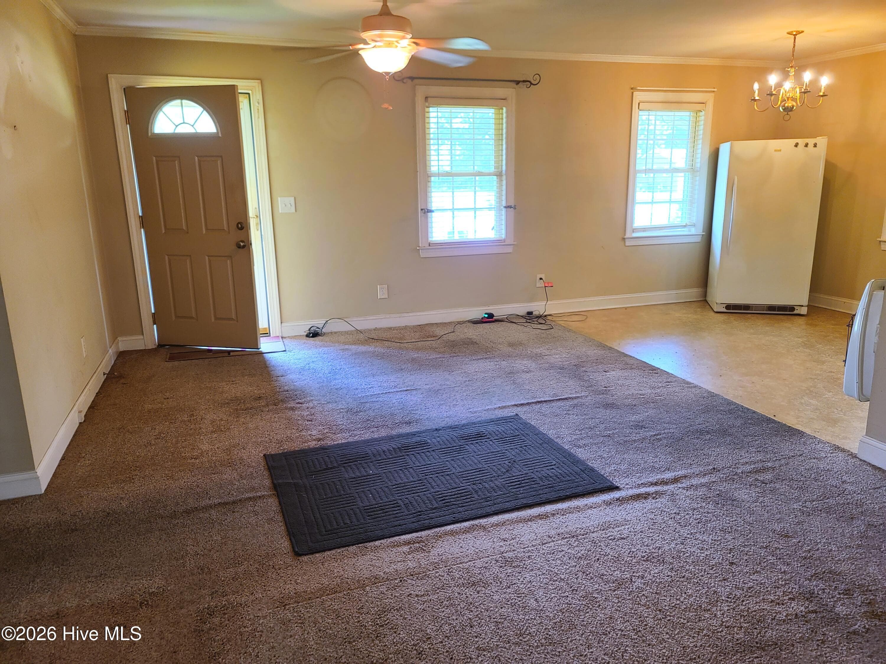 Living Room - 569 Central Avenue, Kinston, NC 28504