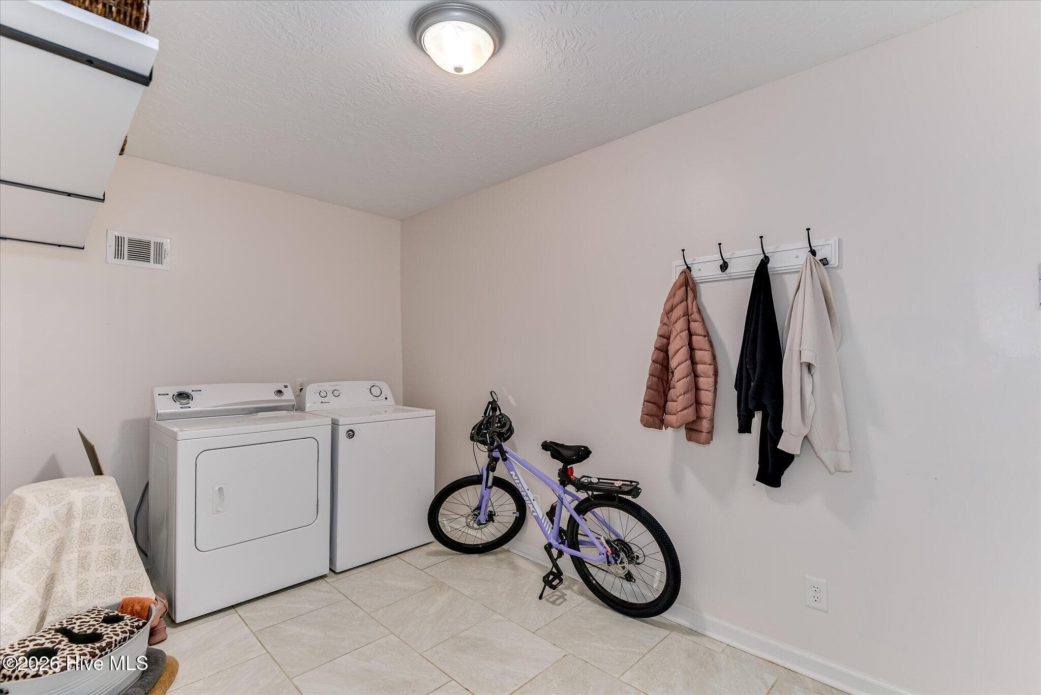 Large Laundry Room - 2546 Sc-23, Modoc, SC 29838