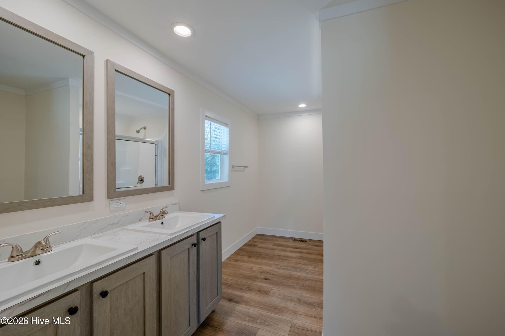 Master bath - 120 Edgewater Lane, Richlands, NC 28574