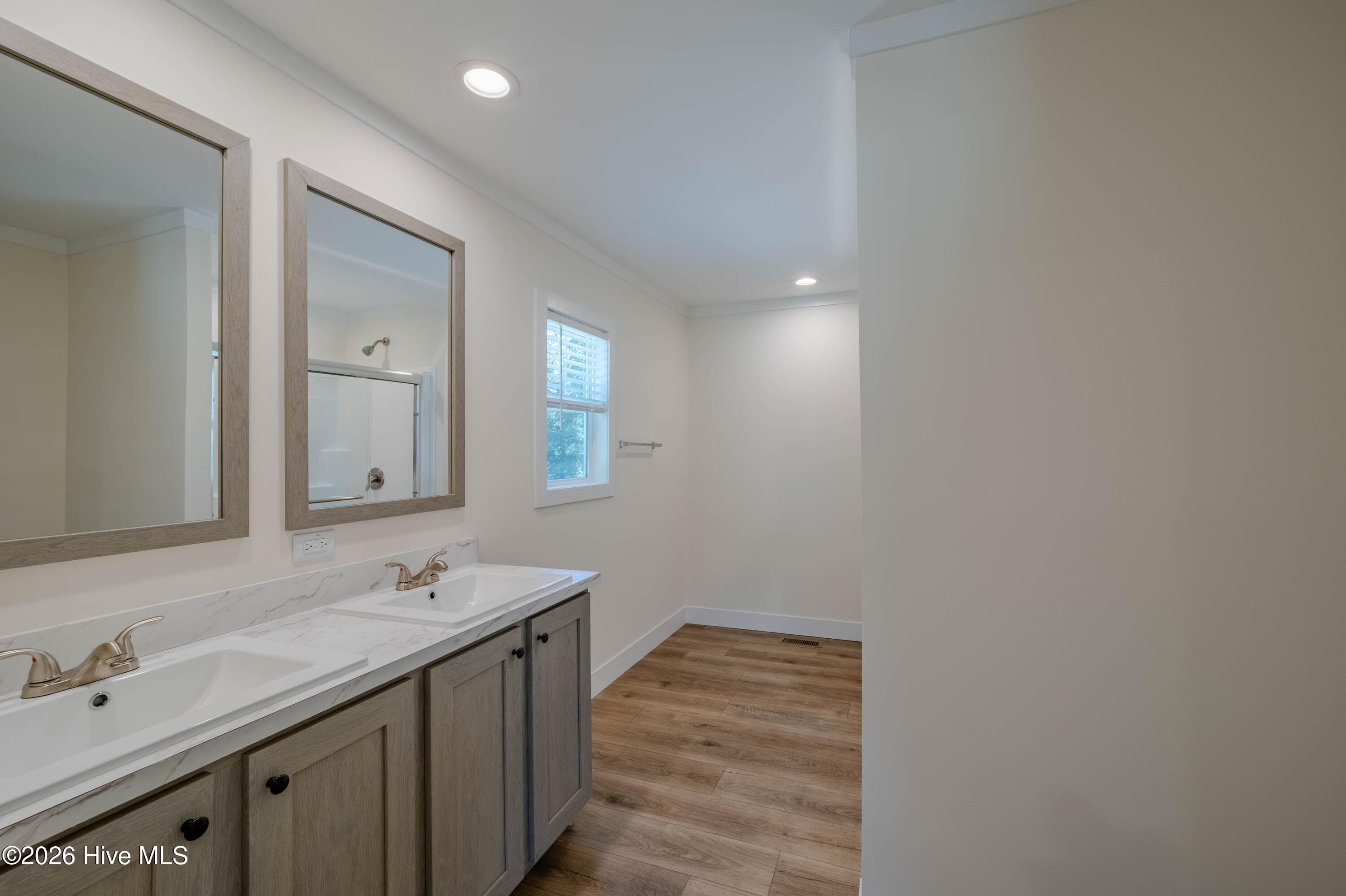 Master bath - 120 Edgewater Lane, Richlands, NC 28574