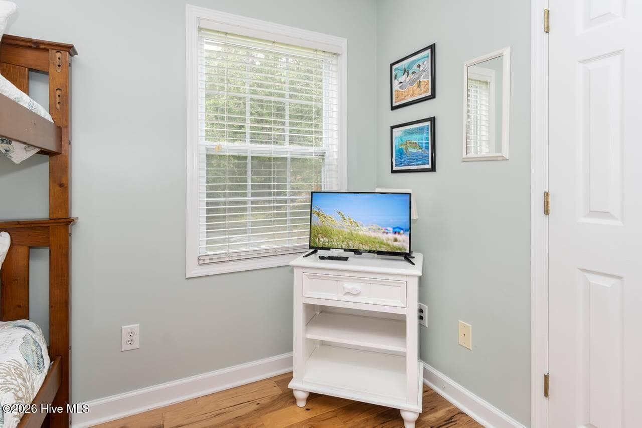 Single Family Residence at 303 Osprey Ridge Court, Emerald Isle, NC 28594, photo 18 of 23