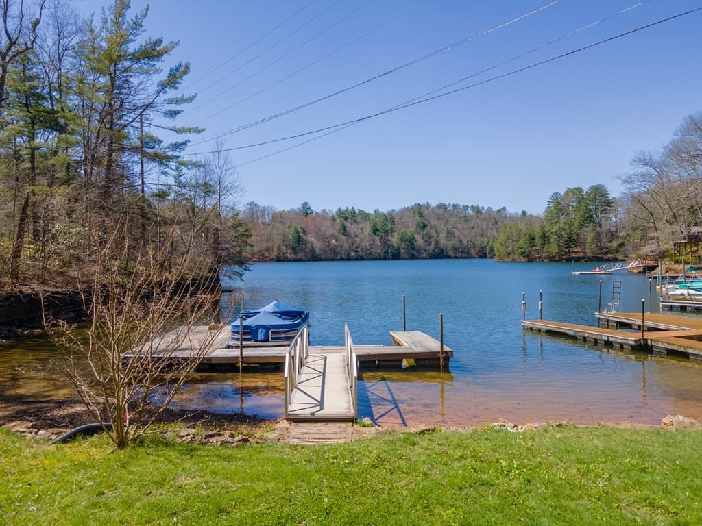 Residential at 82 Avisco Road, Robbinsville, NC 28771, photo 3 of 4