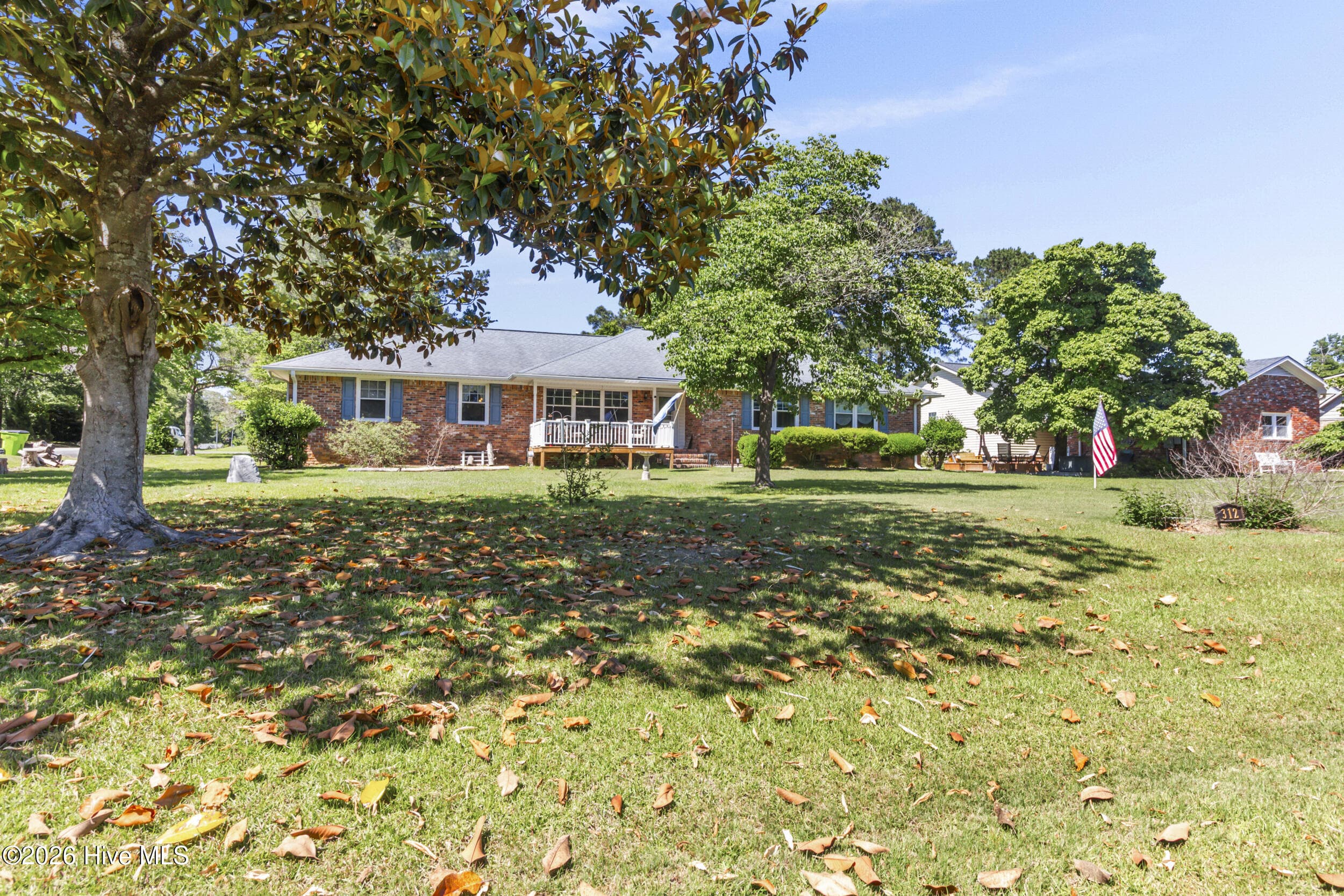 Single Family Residence at 312 Rockledge Road, New Bern, NC 28562, photo 4 of 48