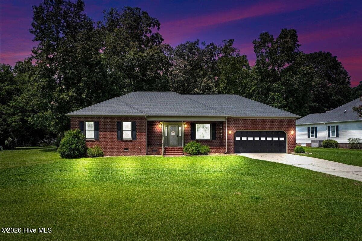 Single Family Residence at 405 N Pointe Drive, Goldsboro, NC 27530, photo 2 of 32