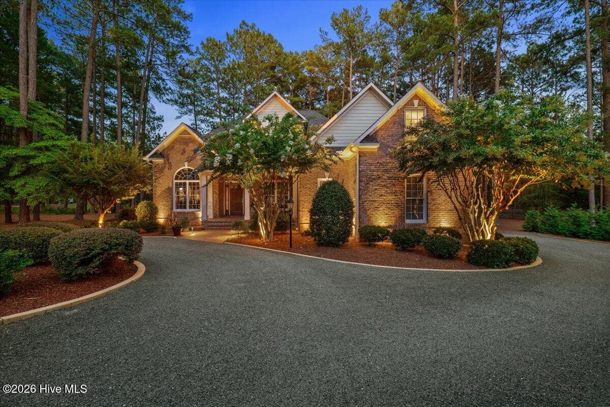 Single Family Residence at 14 Rathlin Court, Pinehurst, NC 28374, photo 3 of 58
