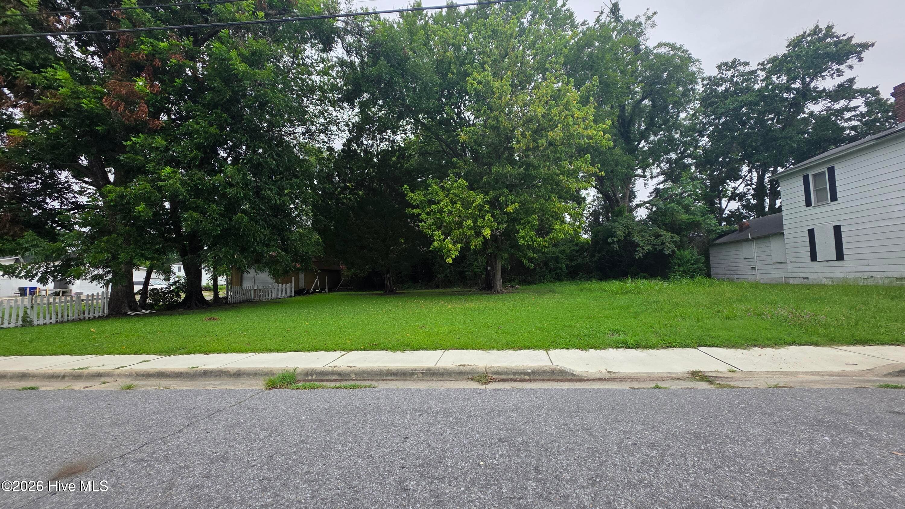 420 76 N Respess Street, Washington, NC 27889